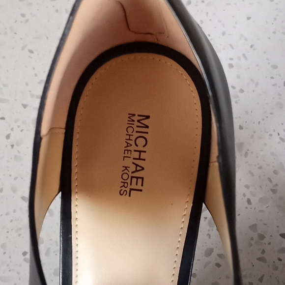 Michael Kors Elena Platform black leather shoe - Picture 4 of 8